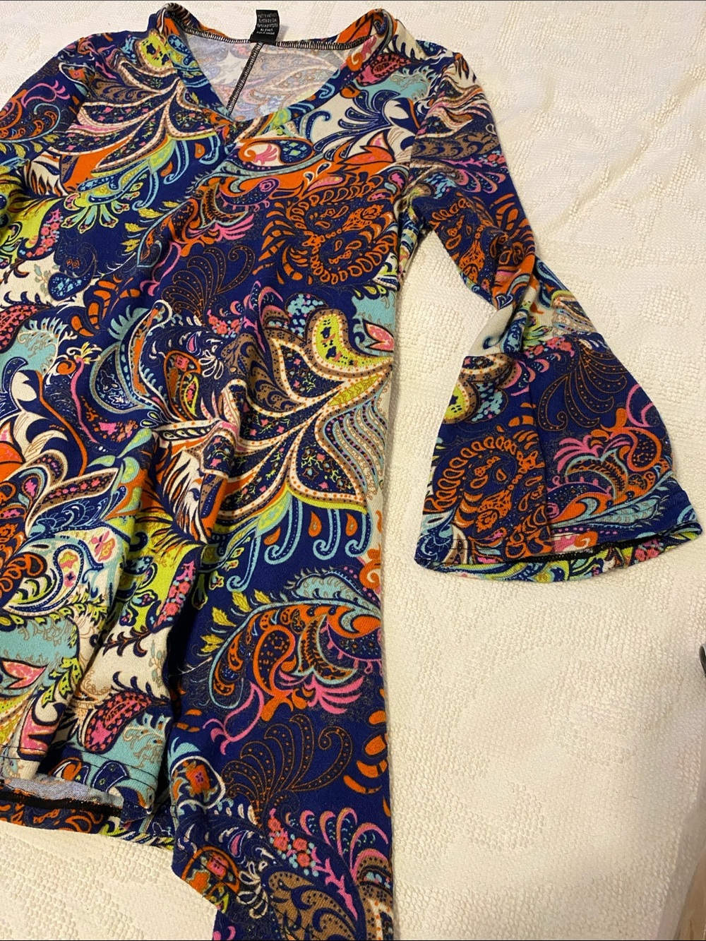 WinWin Multicolor Paisley V-Neck Tunic, really fun top, bell sleeves - Picture 5 of 7